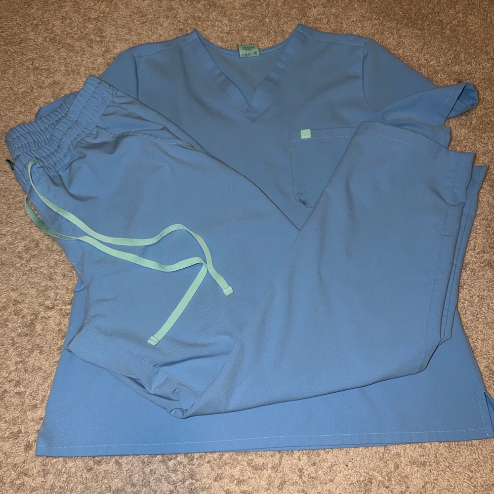 Garde Malade XL scrub set in classic blue
